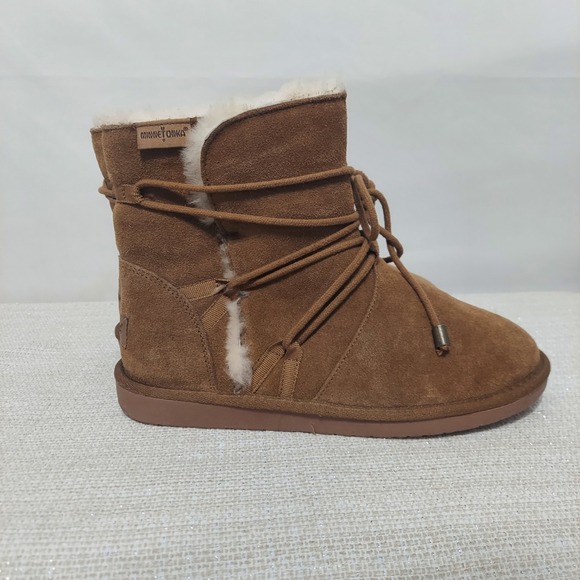 Minnetonka Sheepskin Suede Boots Wrap Laces Tan Women's Size 10 - Picture 3 of 8